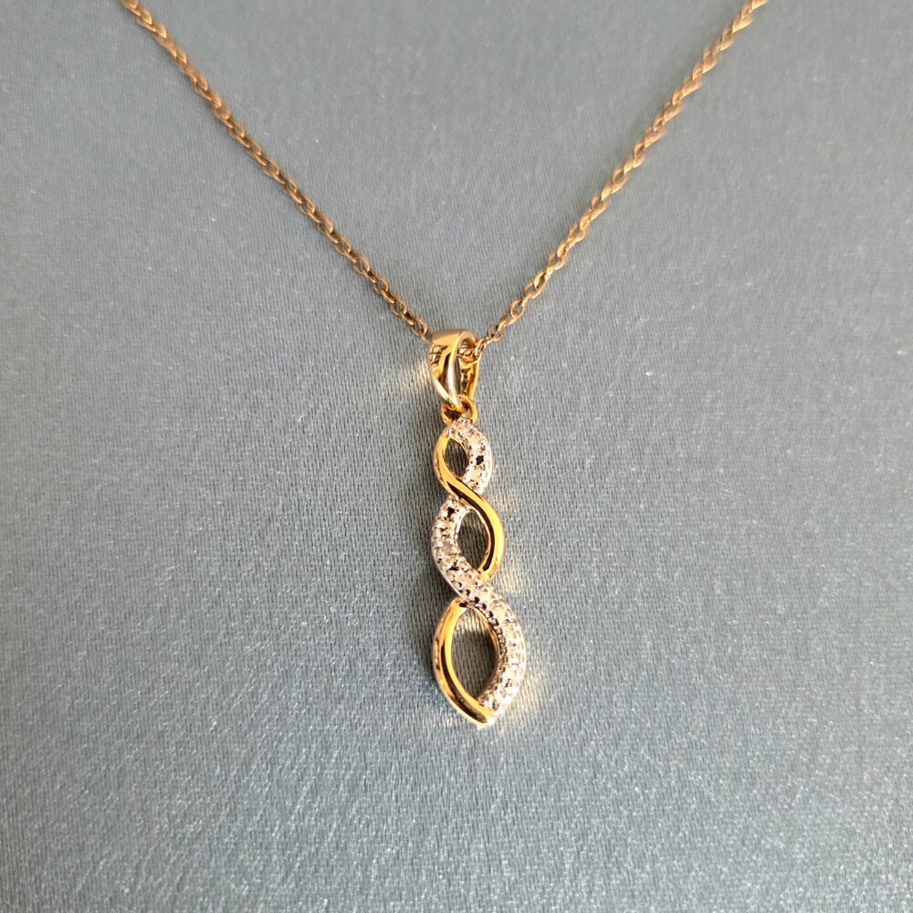 Sterling silver 925 gold plated pendant with cubic zirconia on chain.